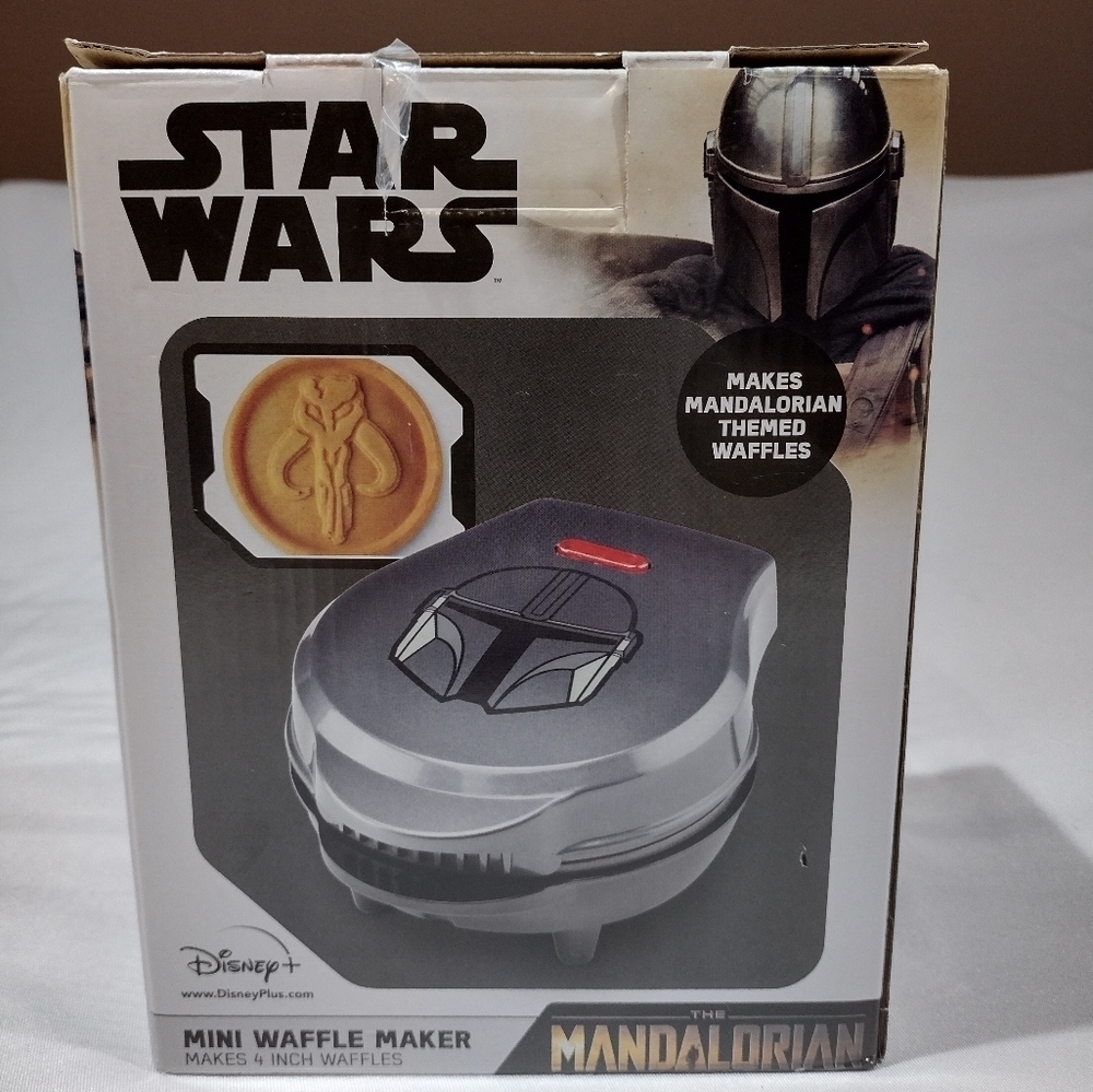 Disney STAR WARS "THE MANDALORIAN"  WAFFLE MAKER THE MANDALORIAN NWB NWT BRAND…